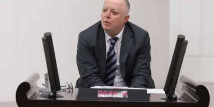 HDP’li Piroğlu Meclis kürsüsünü kelepçeledi: ‘Size bu yakışır’