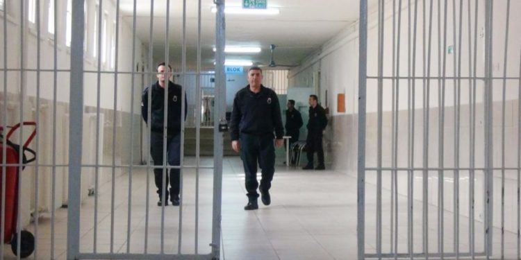 Adalet Bakanlığından kalabalık koğuş itirafı: Ön görülemeyen tutuklamalar…