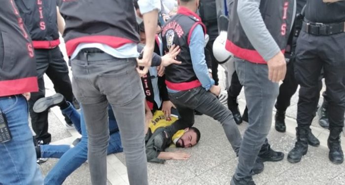 İzmir polisi George Floyd’u öldüren ABD’li kâtil polisi örnek aldı