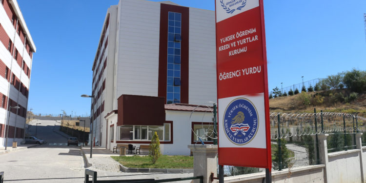 Öğrencinin yurtta barınmasına, ‘cumhurbaşkanına hakaret suçundan mahkûm olmamak’ şartı getirildi