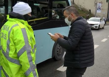 Korona cezasına isyan eden sürücü, minibüsü bırakıp gitti: Alın sizin olsun, artık kaldıramıyorum