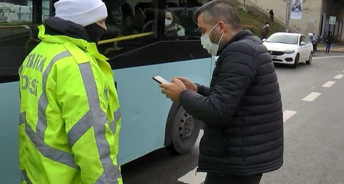Korona cezasına isyan eden sürücü, minibüsü bırakıp gitti: Alın sizin olsun, artık kaldıramıyorum