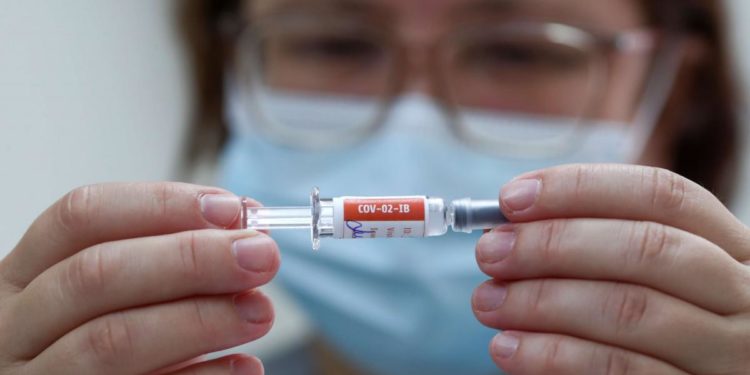 Sinovac aşısı kullanılan Şili örnek gösteriliyordu: Vakalar yeniden patladı