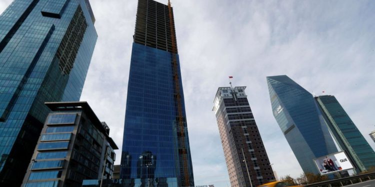 Fitch’ten Türkiye yorumu: ‘Bankaların finansman riski arttı’