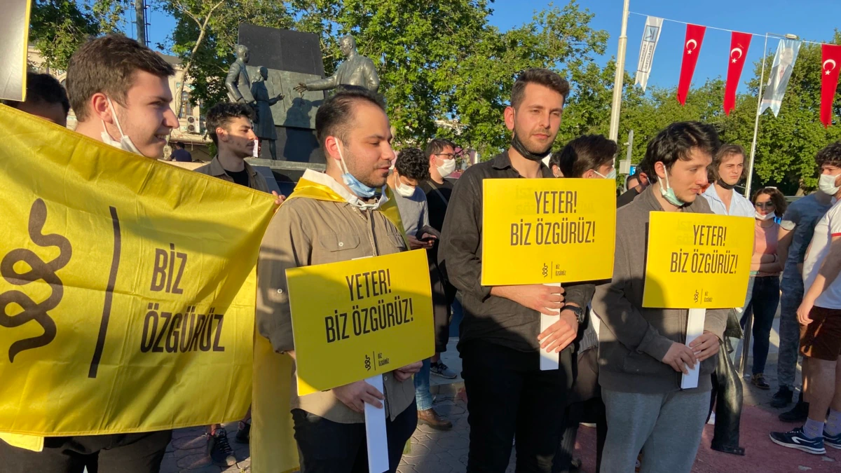 İstanbul’da Pandemi Önlemlerine Karşı ‘Hayat Eve Sığmıyor’ Protestosu