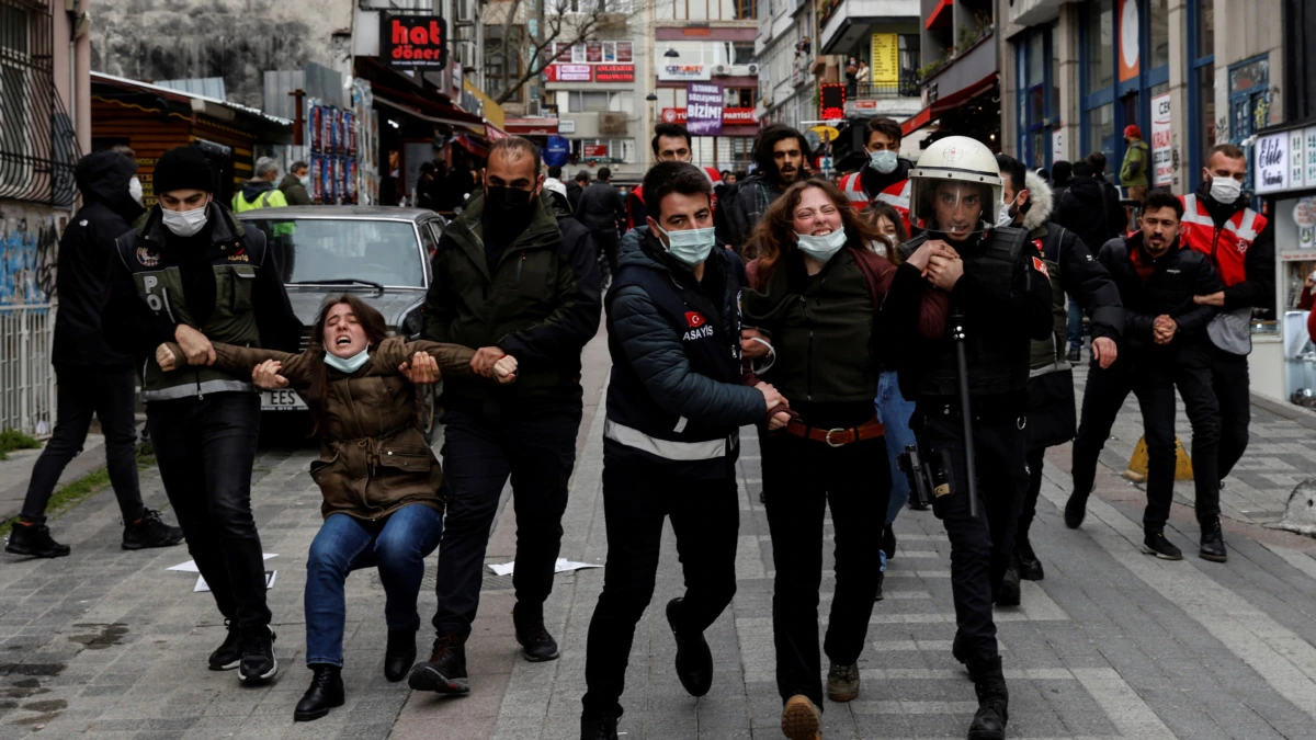 ‘’Kötü Muamele mi Görüntülemesi mi Suç’’ Tartışması