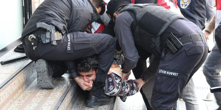 1 Mayıs’ta polis, gazetecileri bile engelledi: Genelge talimatı var!