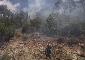 Atina’nın batısında çıkan orman yangınlarında alevler büyük ölçüde kontrol altına alındı