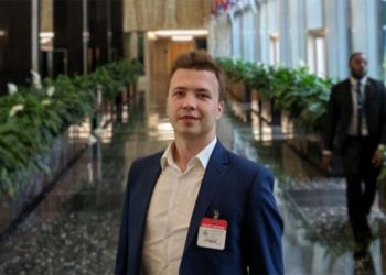 Belarus, muhalif gazeteciyi yakalamak için yolcu uçağını zorla Minsk’e indirdi