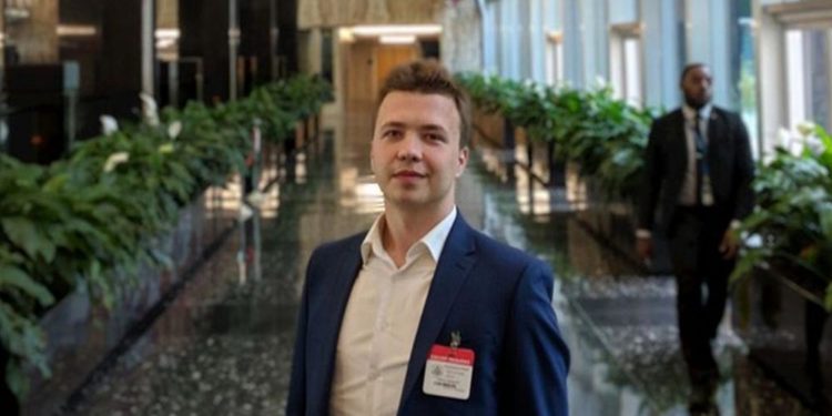 Belarus, muhalif gazeteciyi yakalamak için yolcu uçağını zorla Minsk’e indirdi