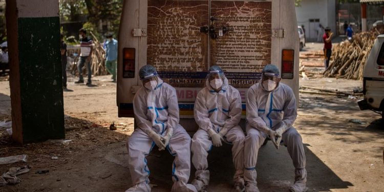 Hindistan’da Covid-19 kaynaklı günlük ölü sayısında rekor artış