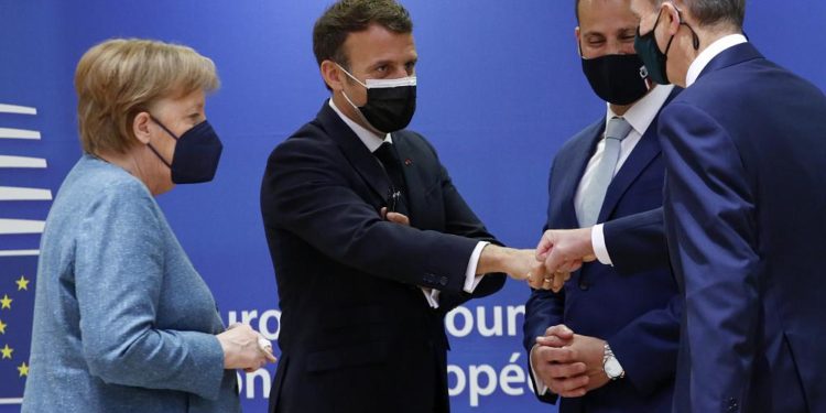 AB liderleri, 2021 yıl sonuna kadar en az 100 milyon doz aşı hibe edilmesi konusunda anlaşma sağladı