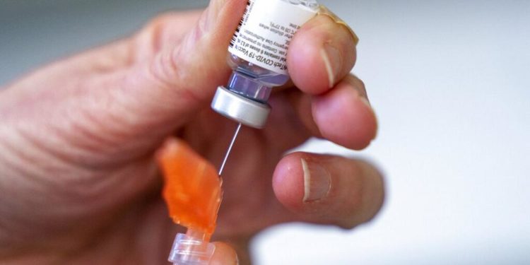 Kanada, Pfizer/BioNTech aşısını 12-15 yaş grubu için onaylayan ilk ülke oldu