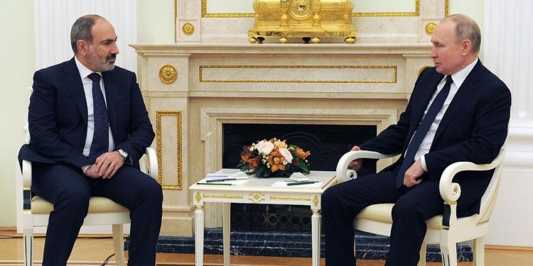 Ermenistan, Azerbaycan’ı sınır ihlali yapmakla suçlayarak Rusya’dan askeri destek istedi