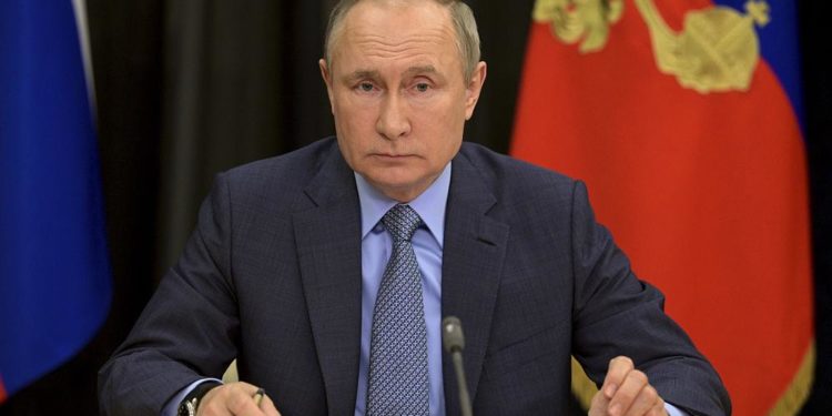 Putin: Rus aşıları, Kalaşnikof tüfeği kadar güvenilir