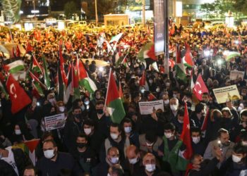 Türkiye’de tam kapanmaya rağmen 10 binlerce kişi İsrail’i protesto etti