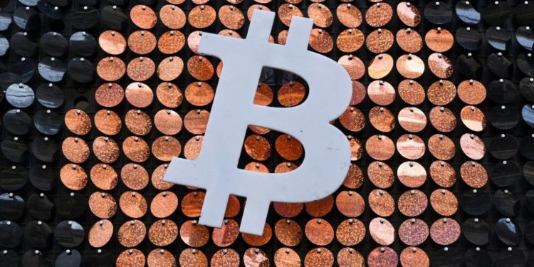 İran elektrik kesintileri nedeniyle kripto para madenciliğini yasakladı