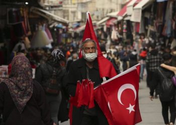 Türkiye diğer ülkelere fark attı: Covid-19 vakaları bir ayda yüzde 83 düştü