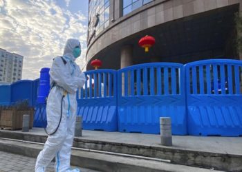 Vuhan laboratuvarı personelinin Covid-19 salgınından aylar önce hastalandığı iddialarına Çin’den ret