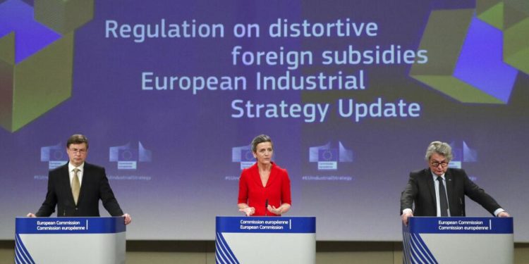 Avrupa Birliği, Çin’e bağımlılığını azaltmayı amaçlayan yeni sanayi stratejisini açıkladı