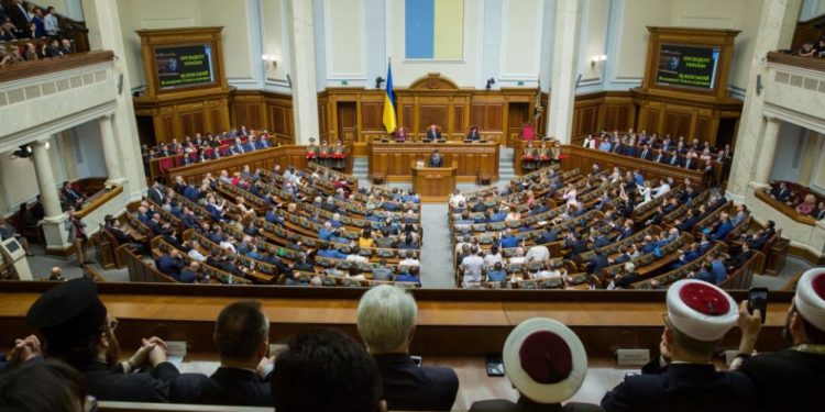 Ukrayna Parlamentosu, aşı bulamayan Sağlık Bakanı Stepanov’un işine oylamayla son verdi