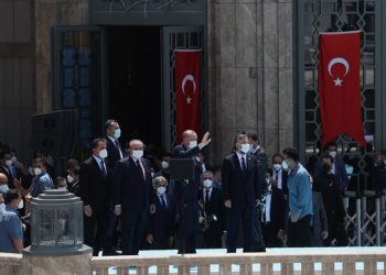 Taksim’e yapılan cami, Cumhurbaşkanı Erdoğan’ın katılımıyla kılınan cuma namazıyla ibadete açıldı