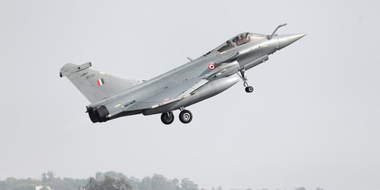 Mısır, Fransa’dan 30 Rafale savaş uçağı almak için anlaşma imzaladı