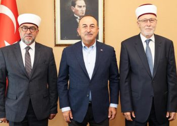 Dışişleri Bakanı Çavuşoğlu, Batı Trakya’daki Müslüman Türk Azınlık müftüleriyle bir araya geldi