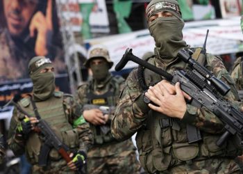 Hamas mensubu silahlı yüzlerce kişi, Gazze’de ‘Zafer yürüyüşü’ düzenledi