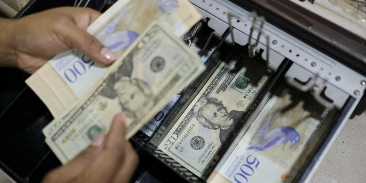 Venezuela’da asgari ücrete yüzde 300 zam: Aylık gelir 5 TL’den 20 TL’ye çıktı