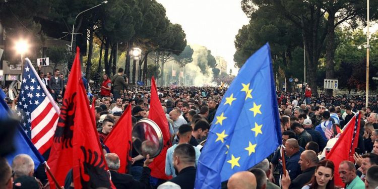 Arnavutluk’un AB üyeliği için müzakereleri Kuzey Makedonya’dan ayrı devam edebilir