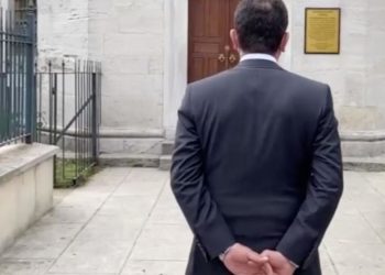İBB: Ekrem İmamoğlu’na türbe önünde ellerini arkaya bağladığı için soruşturma açıldı