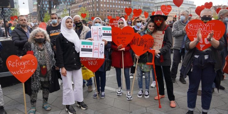 Danimarka’da Suriyeli mültecilerin oturma izinlerinin iptal edilmesi ülke genelinde protesto edildi