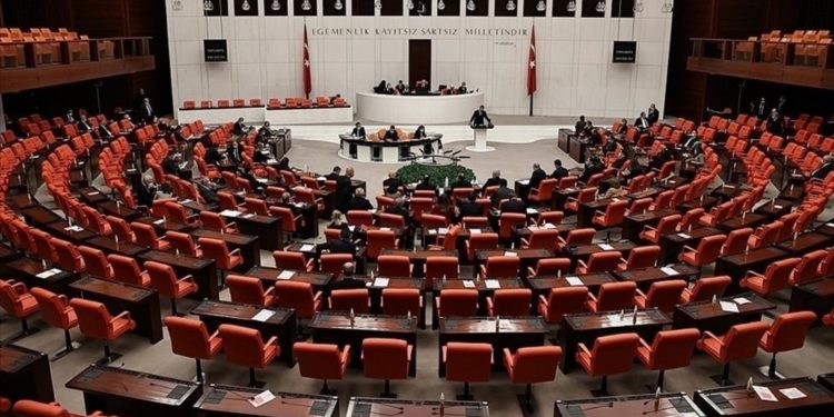 Küçük çocuklu annelere ceza erteleme: Yeni Ceza İnfazı Kanun Teklifi’nde hangi düzenlemeler var?