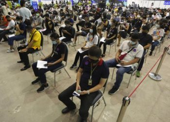 Tayland’da Covid-19: Vaka sayısı yükselişteyken başkentte kısıtlamalar gevşetiliyor