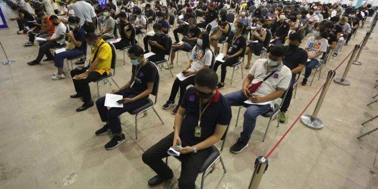 Tayland’da Covid-19: Vaka sayısı yükselişteyken başkentte kısıtlamalar gevşetiliyor