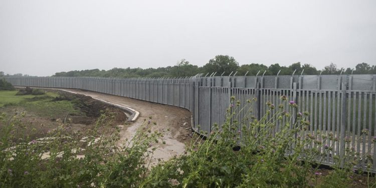 Yunanistan, Meriç Nehri’nde göçmenlere karşı sınırını ‘ses bombası’ ile koruyacak
