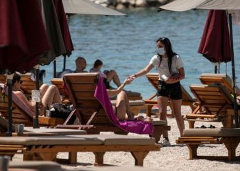 Yunanistan bu sezon turizmden umutlu, Covid-19’a rağmen plajlar yeniden açıldı