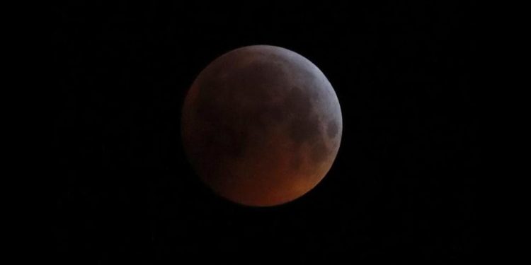 Ay tutulması: Kanlı Ay ve Süper Ay bir arada gerçekleşecek