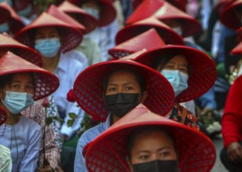 Myanmar’da darbe karşıtı 125 bin öğretmen ve 20 bin akademisyen açığa aldı