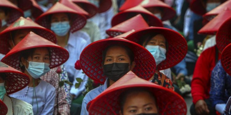 Myanmar’da darbe karşıtı 125 bin öğretmen ve 20 bin akademisyen açığa aldı