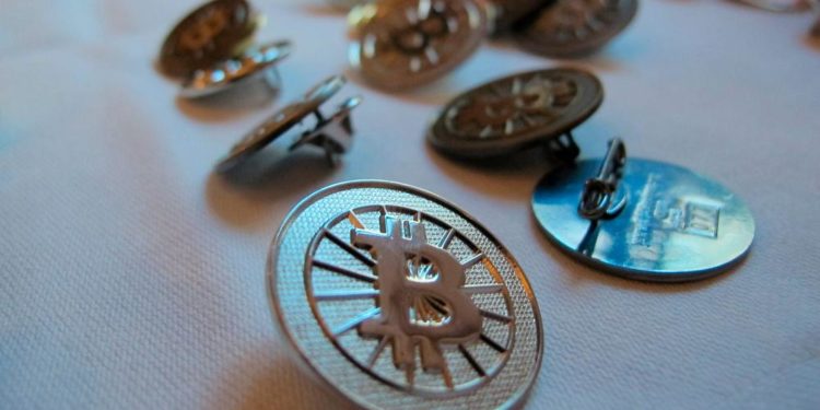 Elon Musk, Tesla’nın elindeki kripto paraları sattığını ima etti; Bitcoin düşüşe geçti