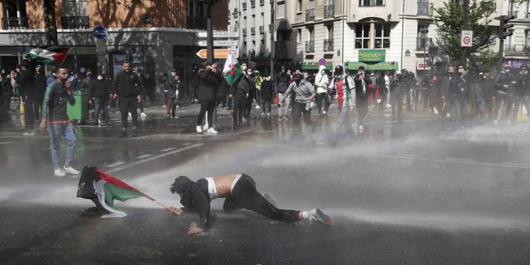 Avrupa’da Filistin’e destek gösterileri: İzinsiz eyleme Paris polisinden sert müdahale