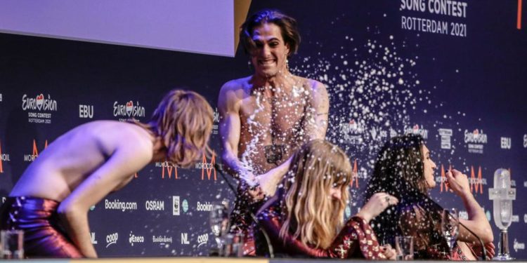 Canlı yayında kokain kullanmakla suçlanan Eurovision birincisi gönüllü test yaptıracak