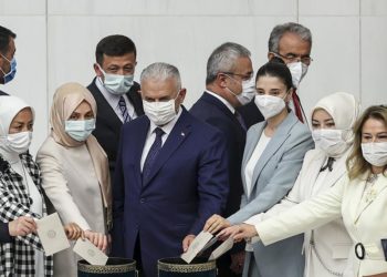 TBMM’de yapılan gizli oylamayla HSK’nin 7 üyesi seçildi; HDP oylamayı terk etti