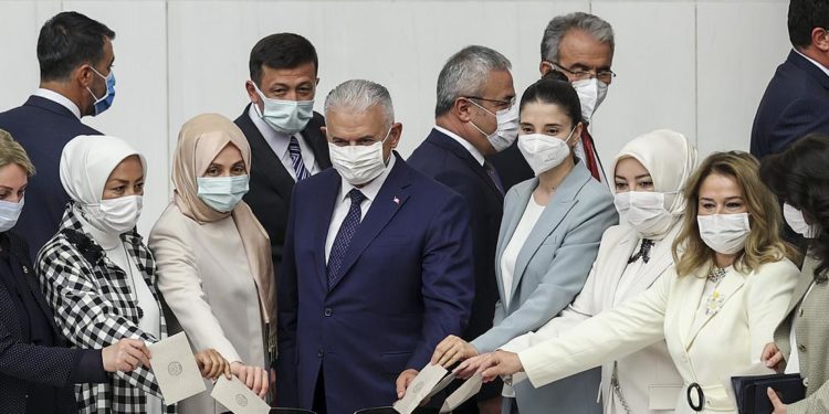 TBMM’de yapılan gizli oylamayla HSK’nin 7 üyesi seçildi; HDP oylamayı terk etti