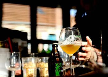 İngiltere’de karantina sırasında alkole bağlı ölümlerde rekor artış yaşandı