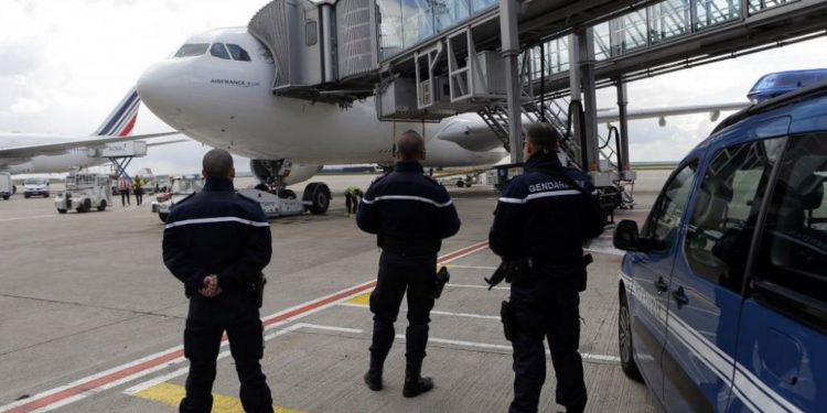 Avrupa Komisyonu’ndan Covid-19 aşısı olanlara seyahat kısıtlamalarını yumuşatma teklifi