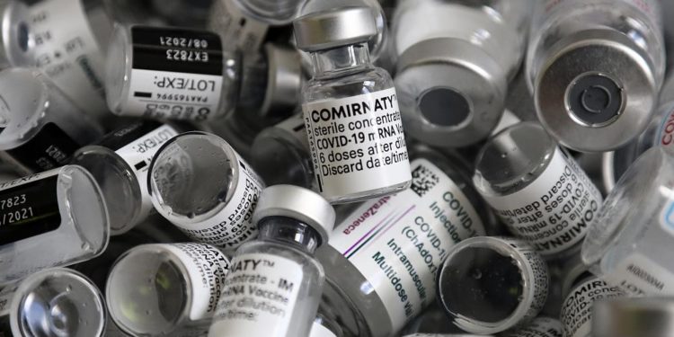 Araştırma: Pfizer aşısını 12 hafta arayla aşılanmak antikor sayısını artırıyor