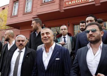 Organize suç örgütü lideri olarak aranan Sedat Peker hakkında yakalama kararı çıkarıldı